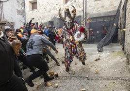 Jarramplas, bajo la lluvia de nabos este 2025.