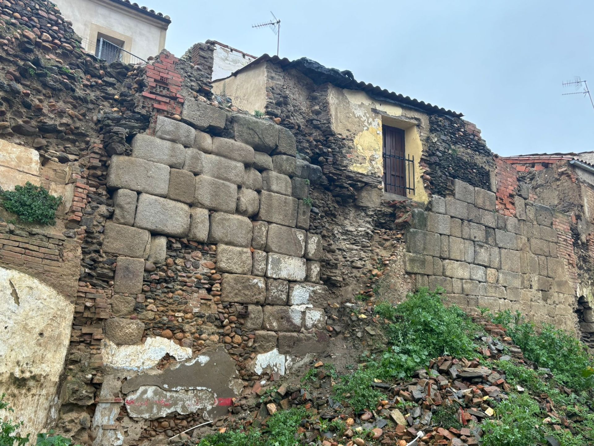 Estado actual de la muralla romana de Coria