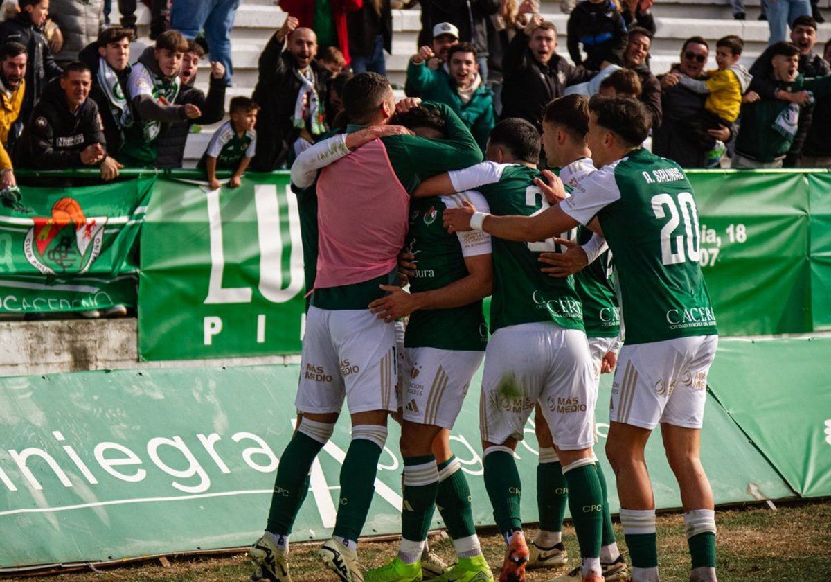 Celebración del tanto de Merencio el pasado domingo.