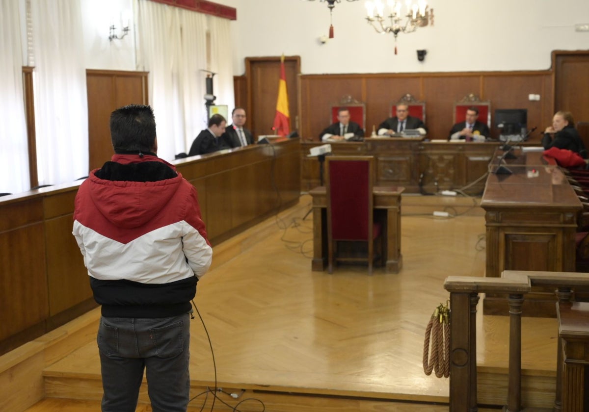 El condenado por intentar matar a Lucio Poves durante el juicio en la Audiencia de Badajoz.