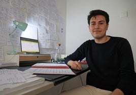 Víctor Manuel Martín, graduado en Medicina que se presenta al MIR, durante una jornada de estudio.