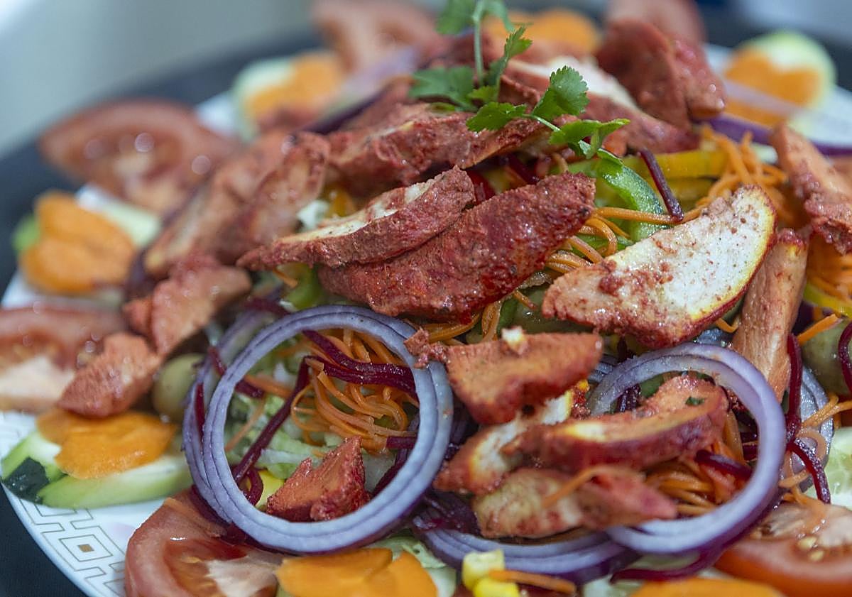 Imagen principal - Un viaje sensorial por los sabores de la India en pleno corazón de Cáceres