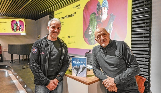 Sebastián Álvaro y José Trejo en la presentación del libro 'Mis montañas'.