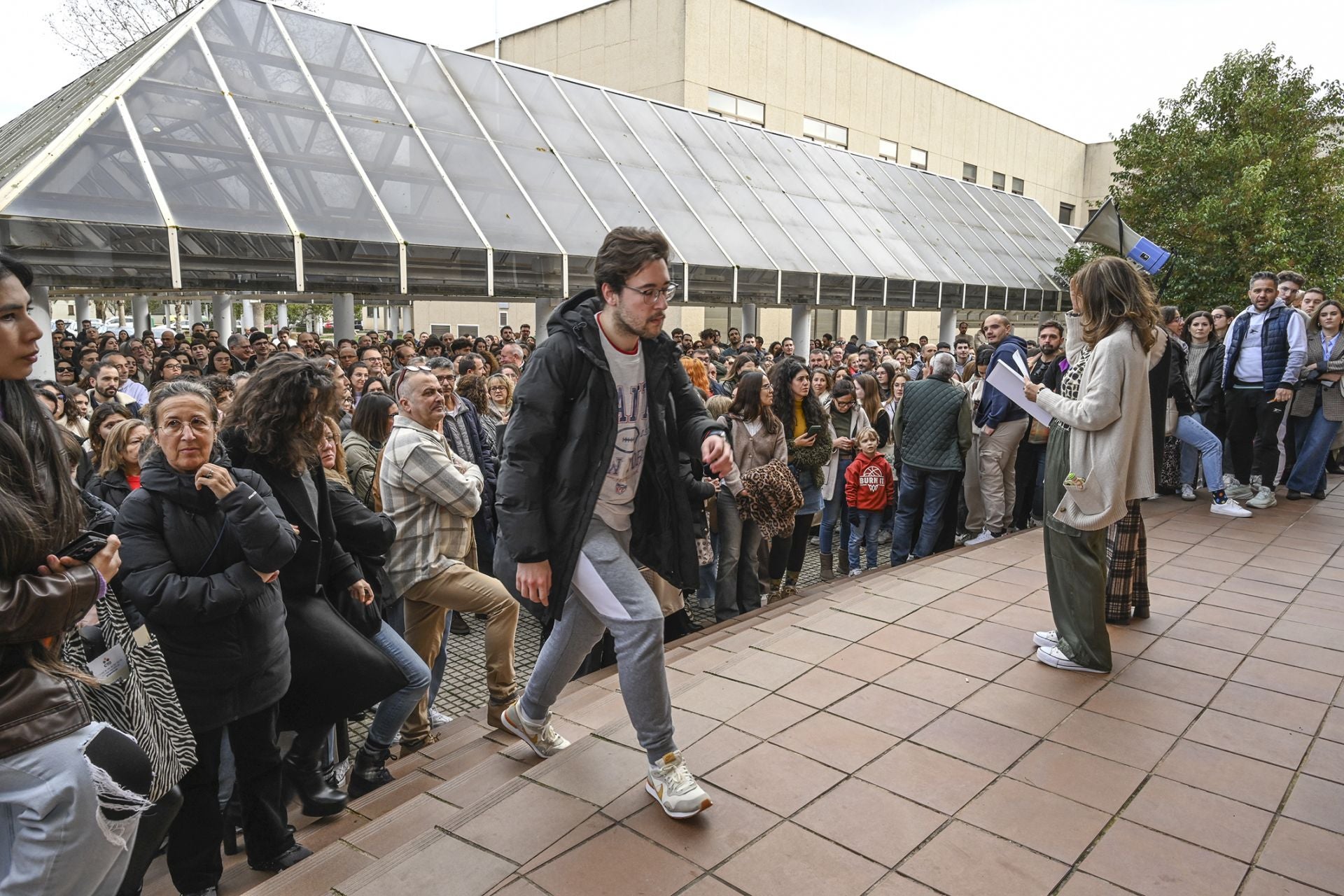 FOTOS | Los candidatos se presentan a los exámenes del MIR en Extremadura