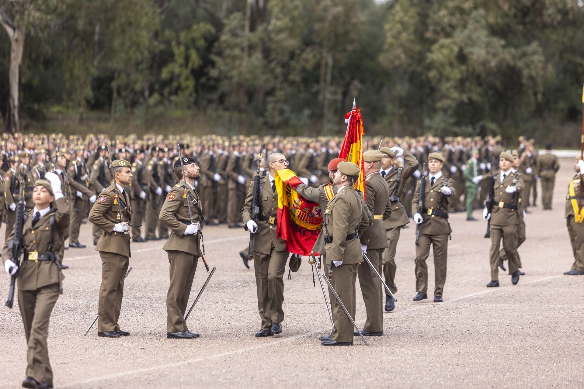 Fotos | Búscate en la jura de bandera en el Cefot de Cáceres