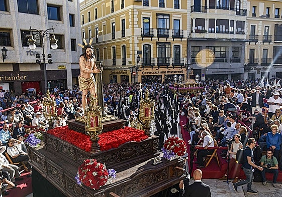 La carrera oficial ha aportado seriedad a la Semana Santa de Badajoz.