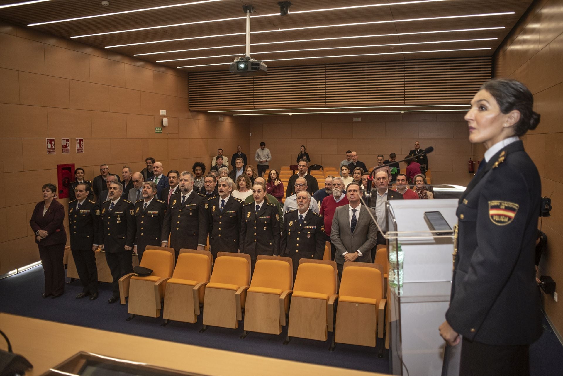 Fotos | La Policía Nacional reconoce a los trece agentes jubilados en Extremadura en 2024