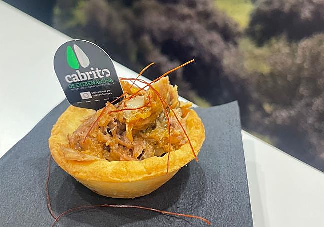 Plato a base de cabrito elaborado por Alejandro Hernández.