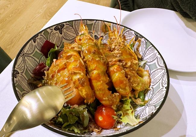 Ensalada de gambones asados.