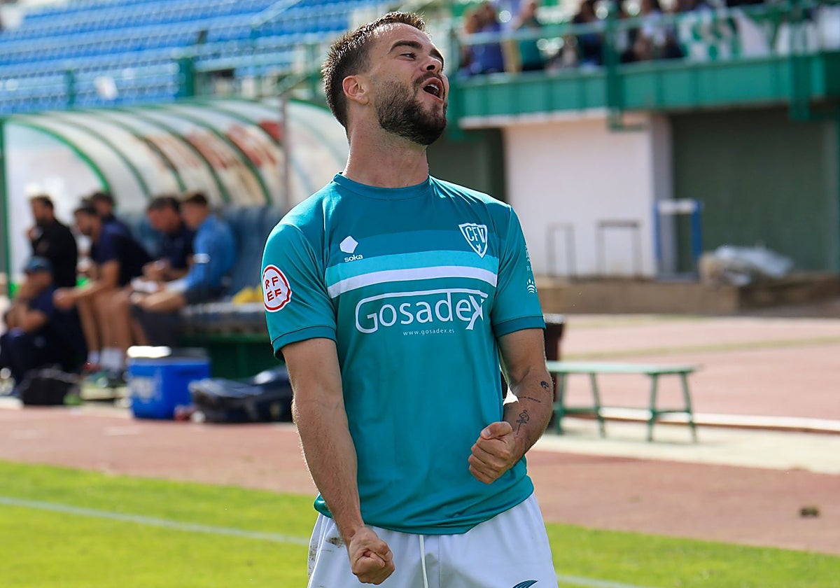 Josh Farrel se marcha del Villanovense.