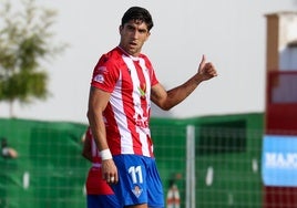 Borja Domingo durante un partido con el Don Benito.