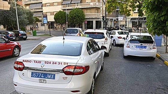 Badajoz esquiva la huelga de taxis «por ahora»