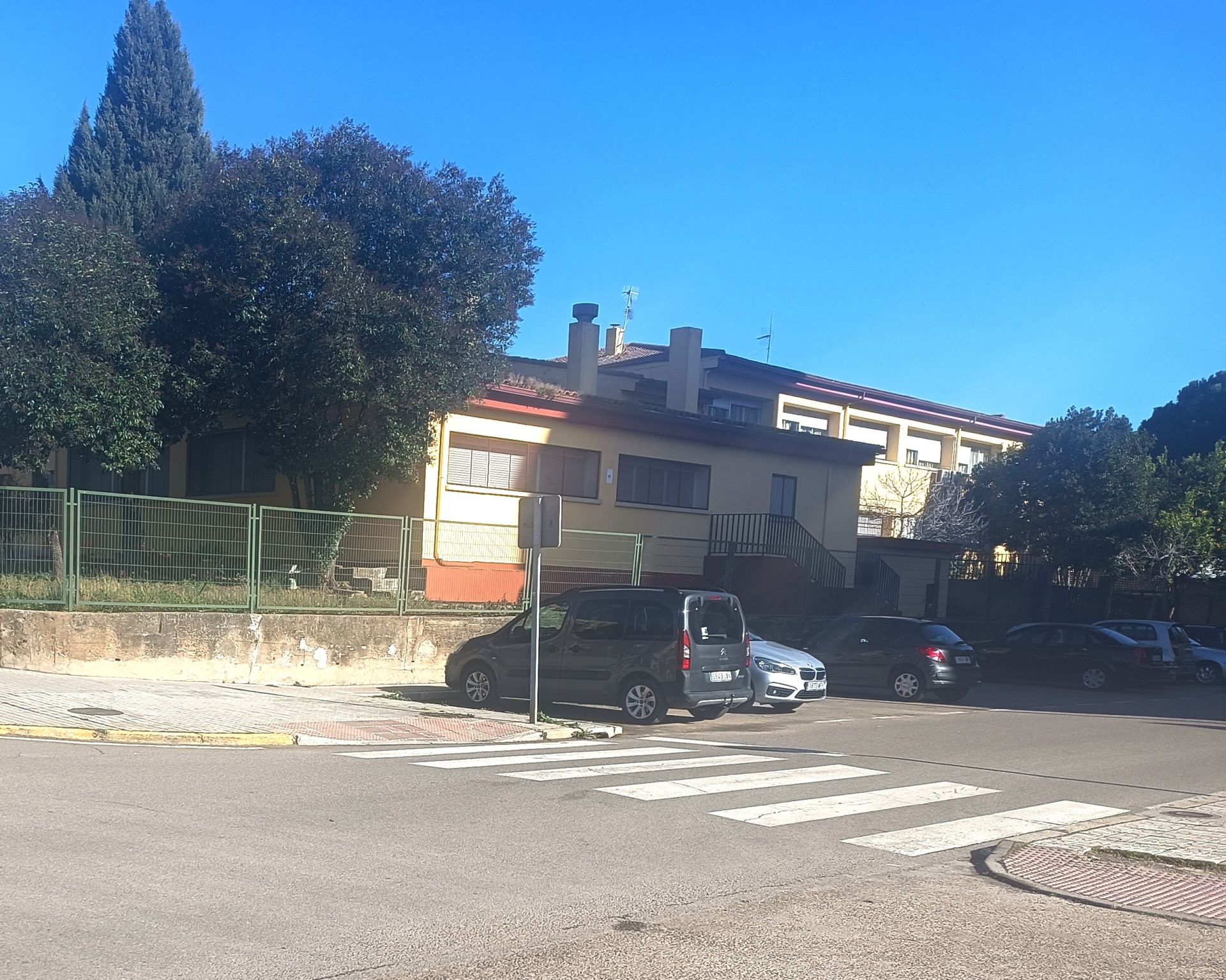 Un conductor se da a la fuga tras atropellar a una menor frente a un instituto en Badajoz