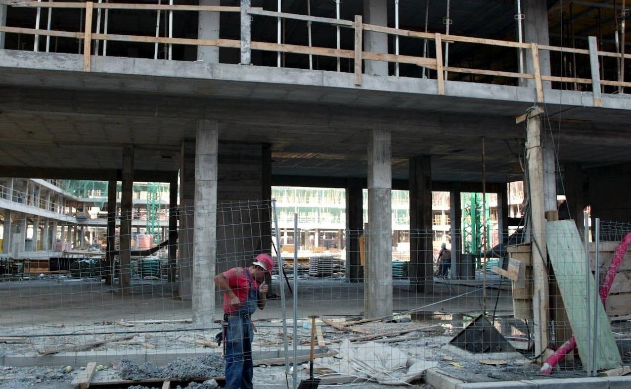 La superficie visada para obra nueva y rehabilitación crece diez puntos por encima de la media nacional