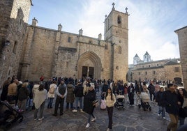 Turistas en Cáceres en el pasado puente de la Inmaculada/Constitución.