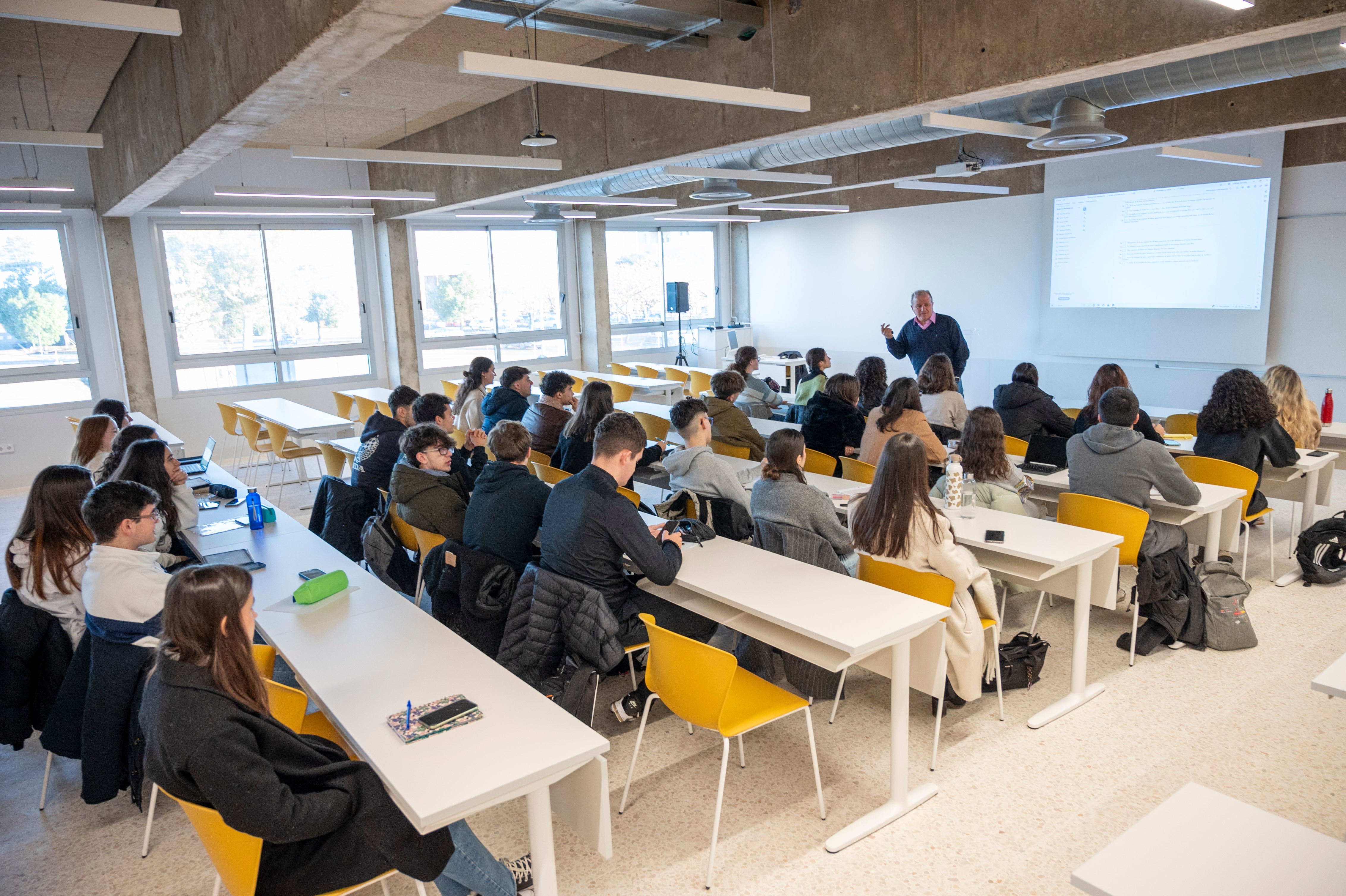 Fotos | Los estudiantes de Medicina, Enfermería y Fisioterapia estrenan las aulas de la nueva facultad