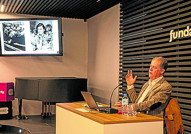 El artista Damián Retamar ofreció una conferencia sobre arte social en Montesinos 22.