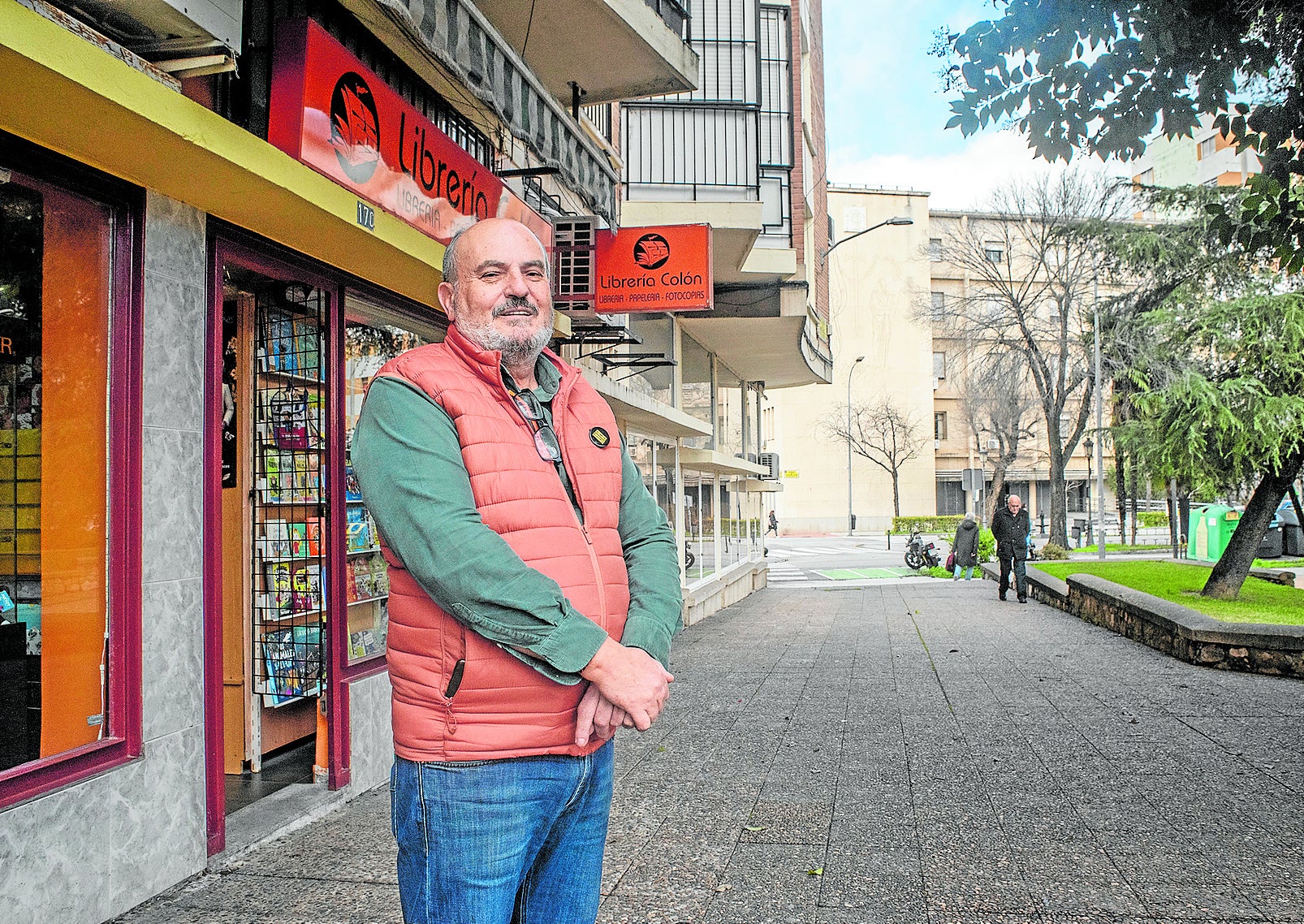 José Luis Marín en la primera librería Colón, que adquirió cuando tenía 18 años y que ahora cierra sus puertas.