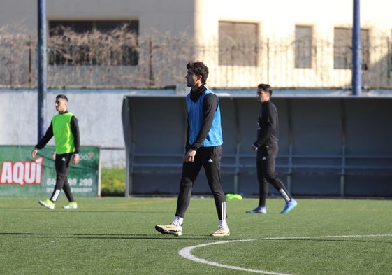 Borja Domingo durante su primer entrenamiento con el Badajoz.