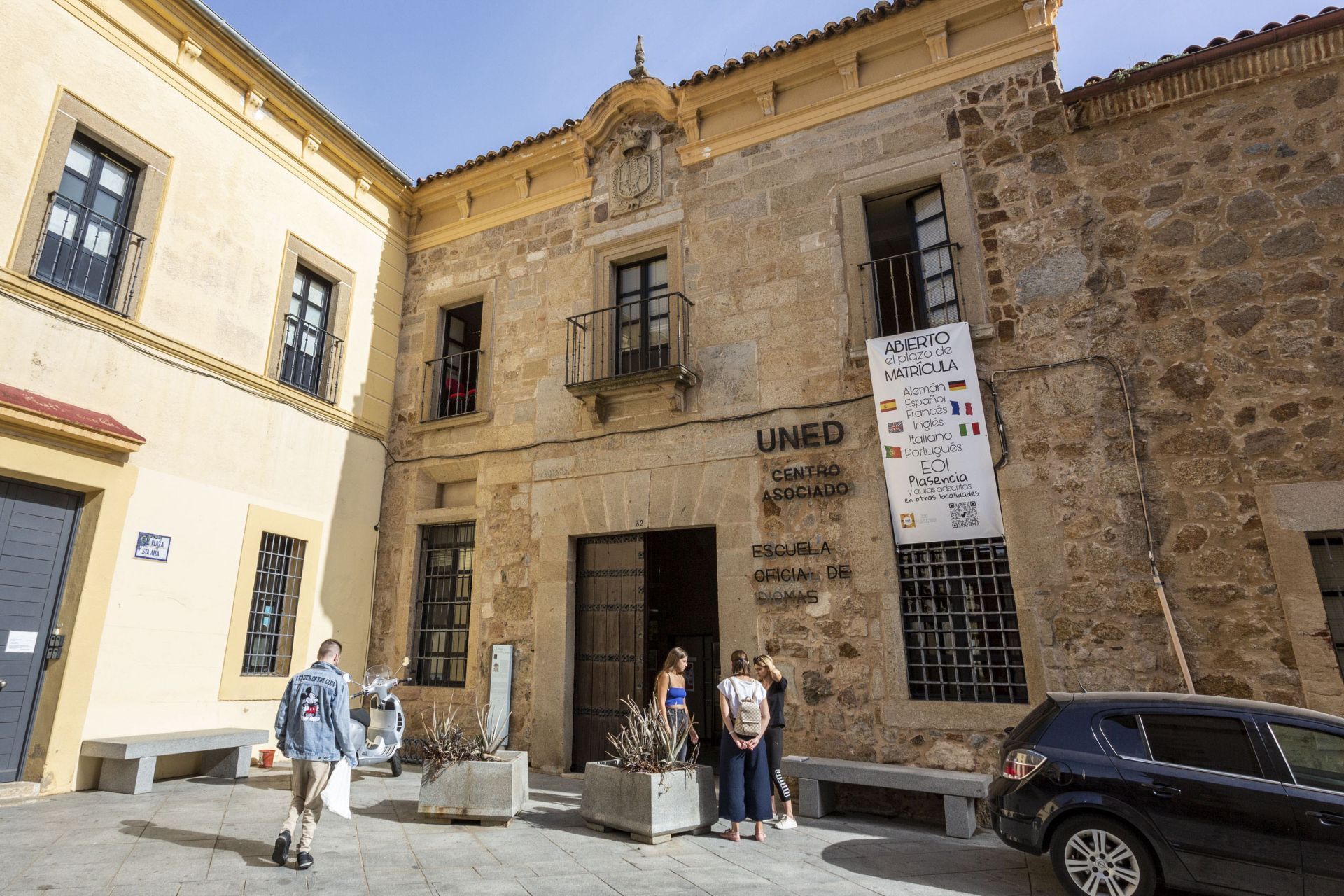 Fachada de la Universidad Nacional de Educación a Distancia en Plasencia.