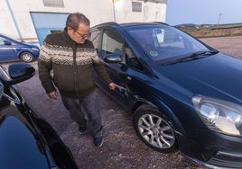 Juan Iglesias indica cómo quedó su coche.