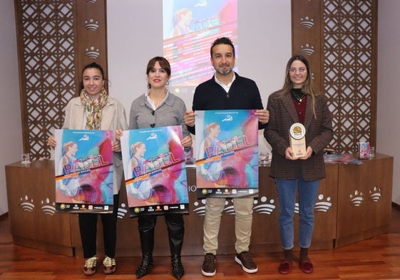 Ricardo Cabezas, María Lozano, Carmen Salas y Carmen de la Cruz durante la presentación.