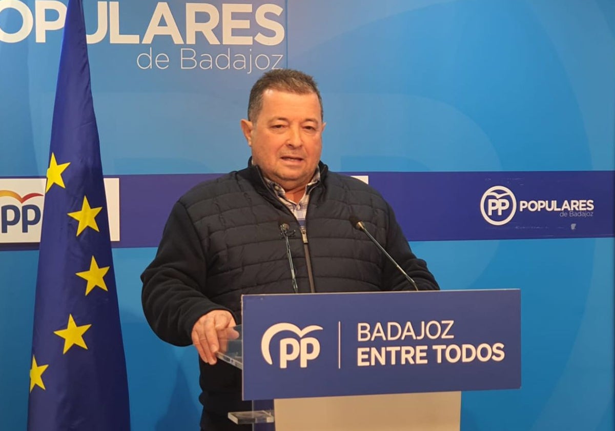 El portavoz del PP en la Diputación, Juan Antonio Barrios, este jueves.