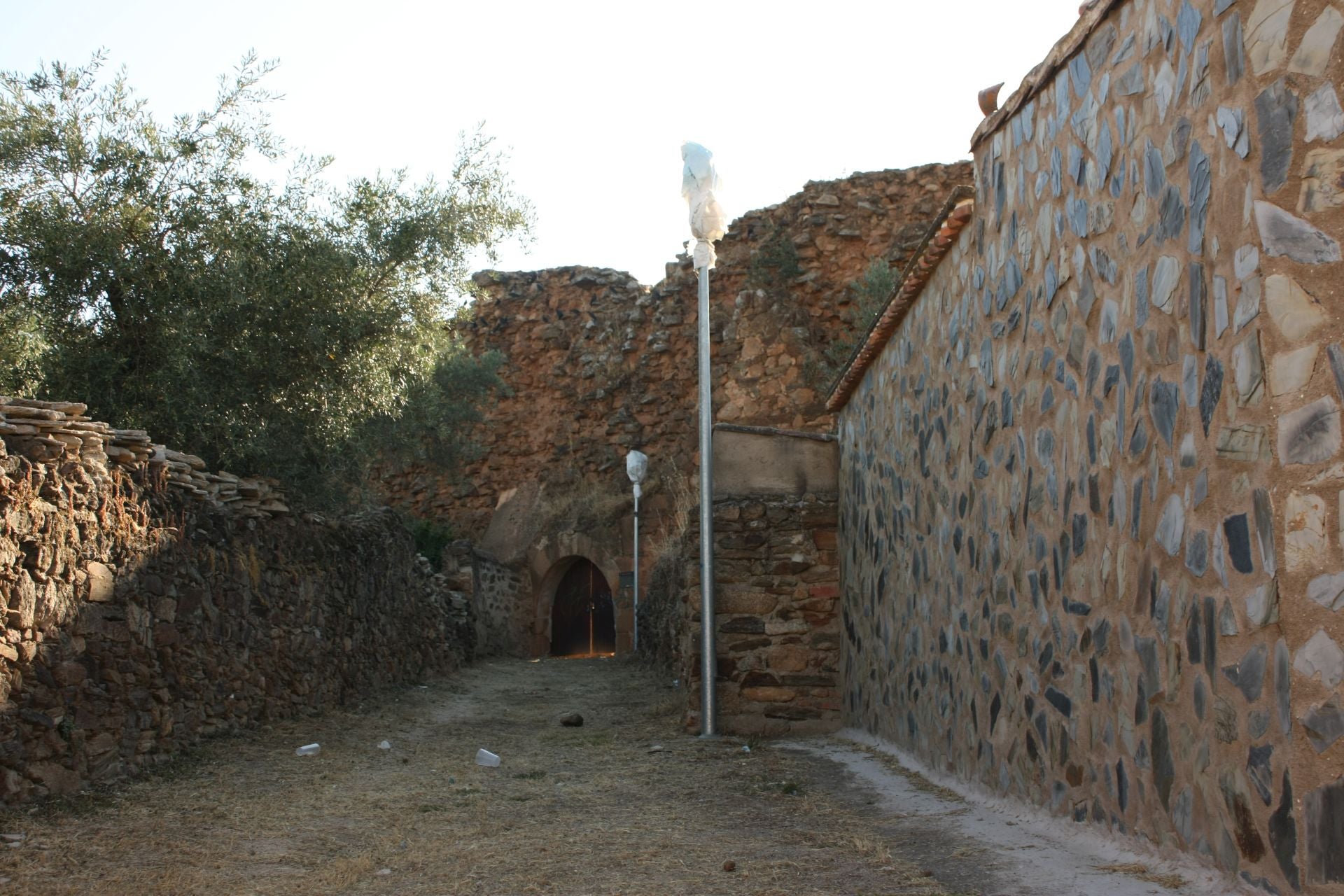 Así es el Castillo de los Herrera en Arroyo de la Luz declarado Bien de Interés Cultural