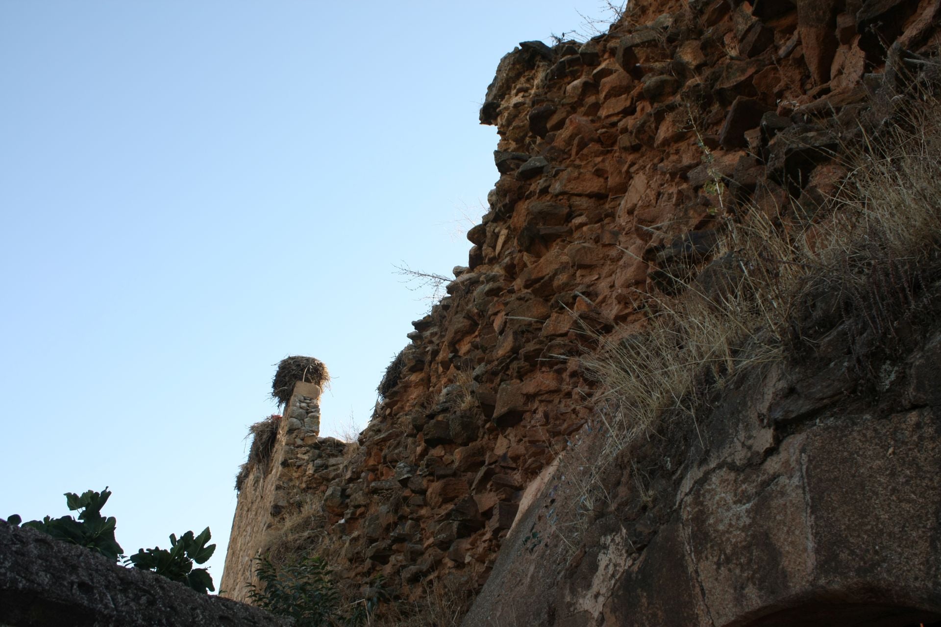 Así es el Castillo de los Herrera en Arroyo de la Luz declarado Bien de Interés Cultural