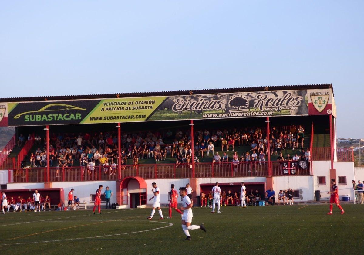 Imagen de archivo de un partido en el campo municipal de fútbol 'Manuel Ruiz'.