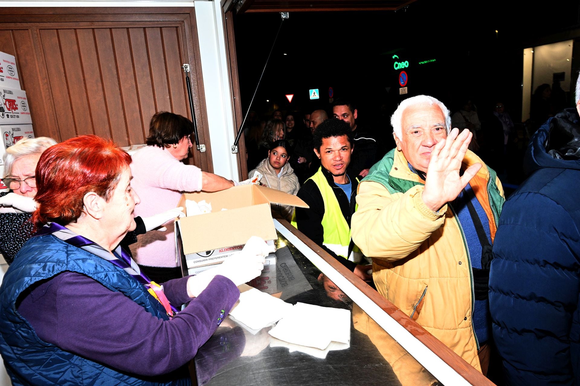 Las Candelas de la margen derecha en Badajoz, en imágenes