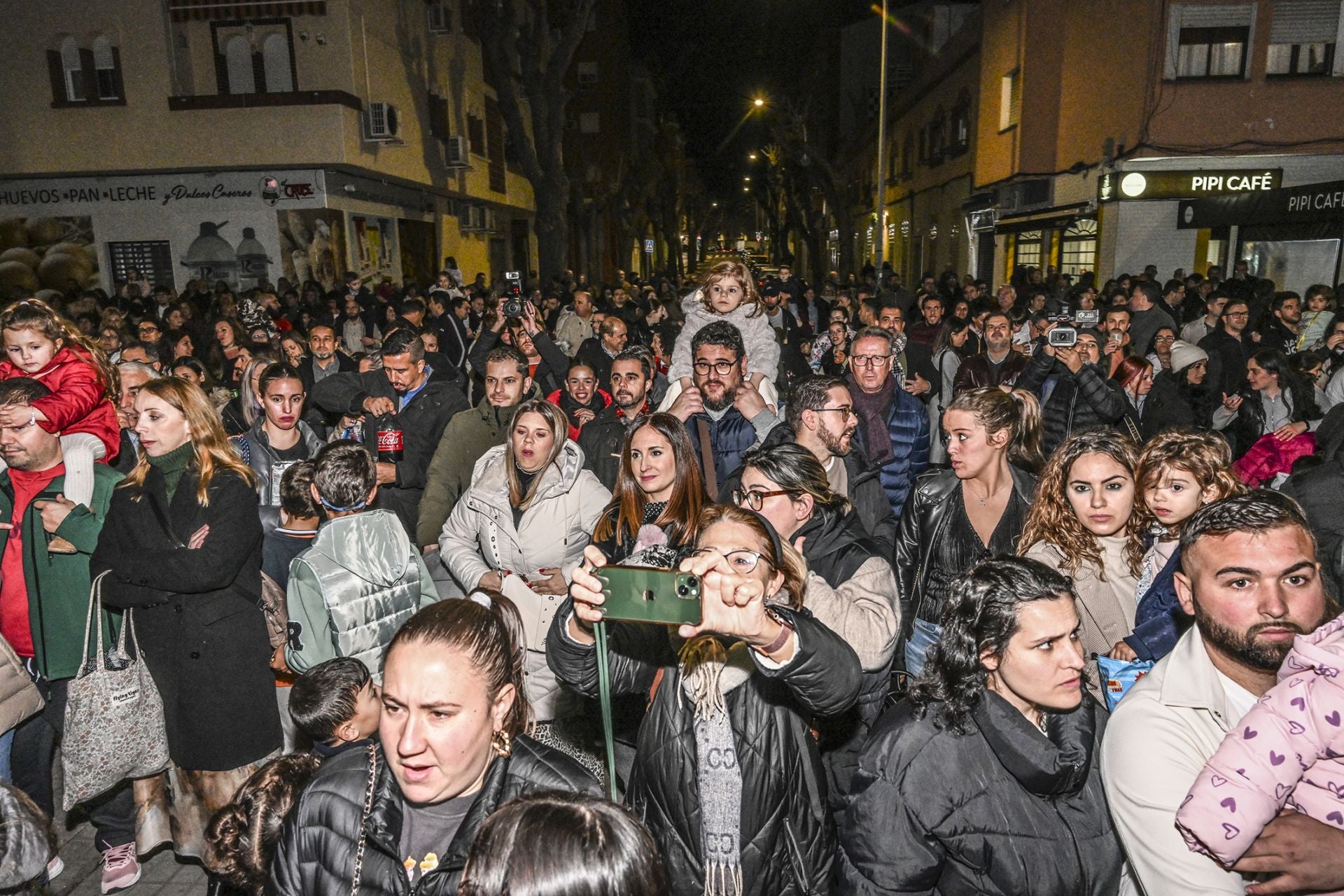 Las Candelas de la margen derecha en Badajoz, en imágenes