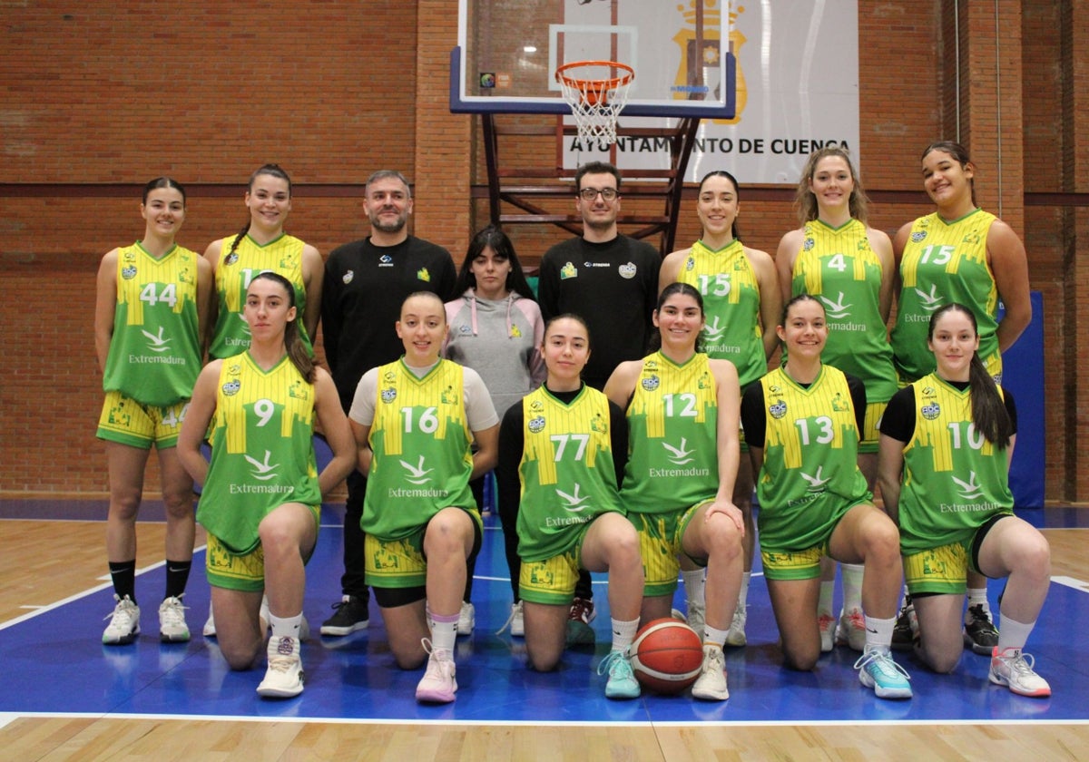 Las jugadoras y cuerpo técnico del filial del Al-Qázeres.