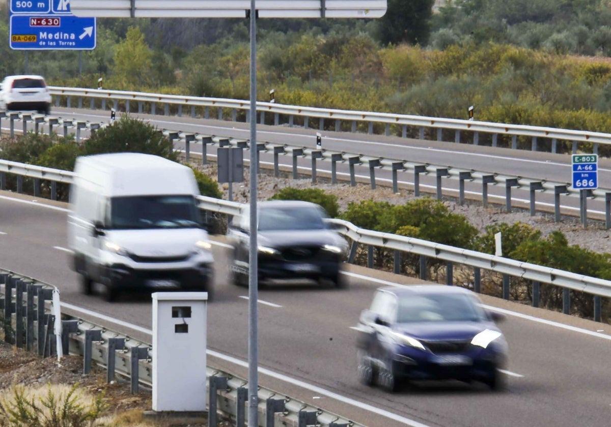 Los radares de la DGT ponen 75 multas al día en Extremadura