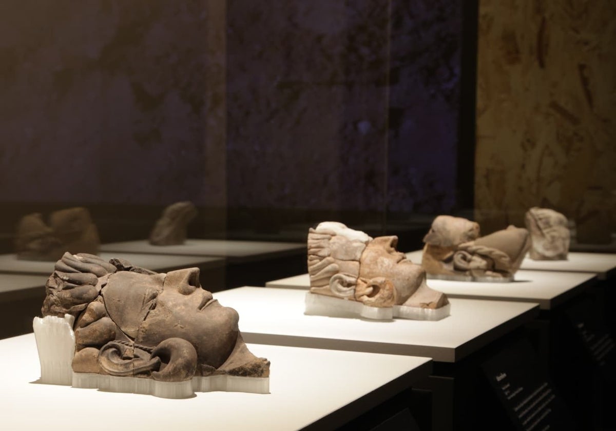 Las caras descubiertas en el yacimiento de Guareña expuestas en el Museo Arqueológico Nacional.