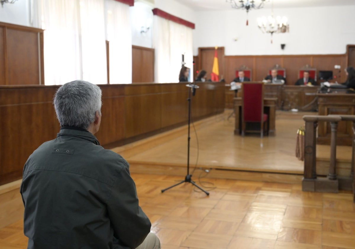 El acusado durante el juicio en la Audiencia de Badajoz.