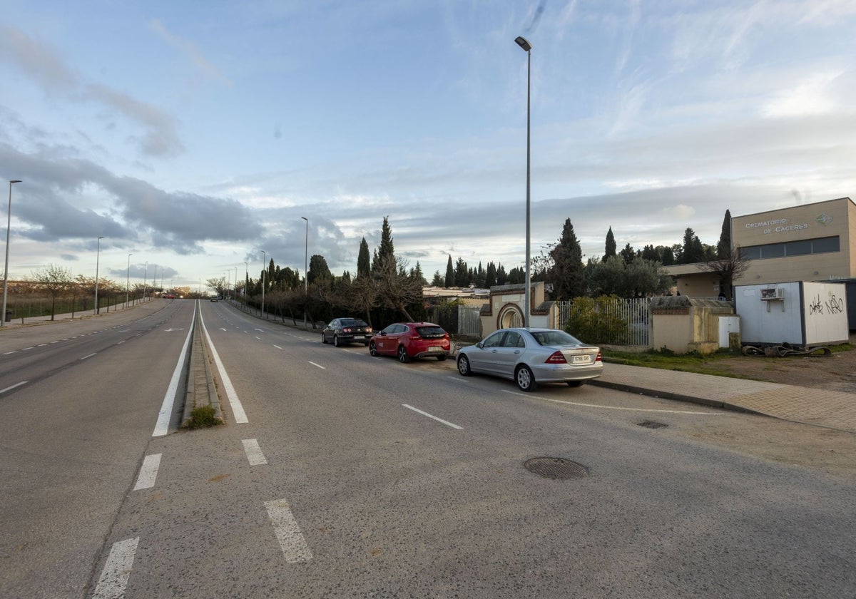 Avenida Cordel de Merinas, junto al cementerio, donde está previsto trasladar el mercado franco de los miércoles.