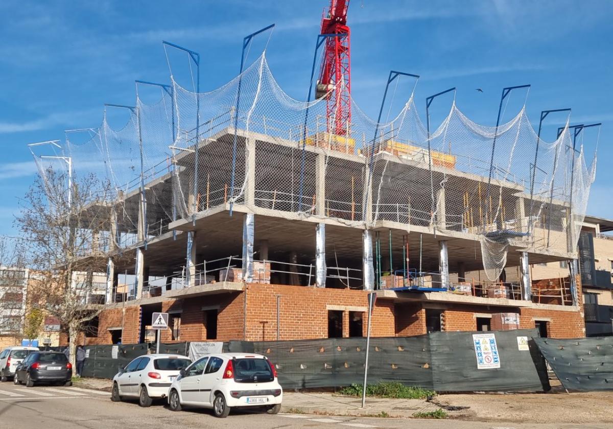 Un bloque en construcción en uno de los costados de Nueva Ciudad, junto al Hospital de Mérida.