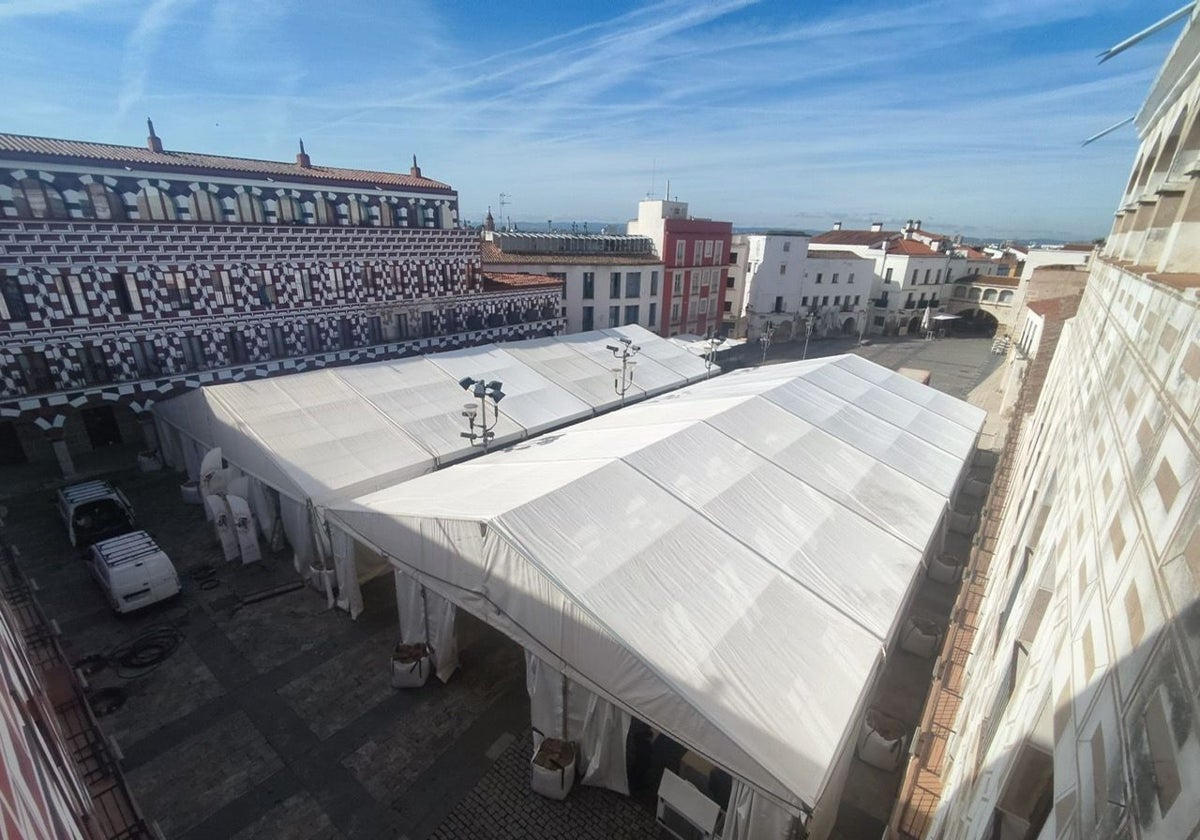 Las carpas instaladas en la plaza Alta.