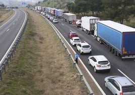 Tramo de la autovía A-5 en Mérida cortado al tráfico por la protesta de agricultores el 6 de febrero del año pasado.