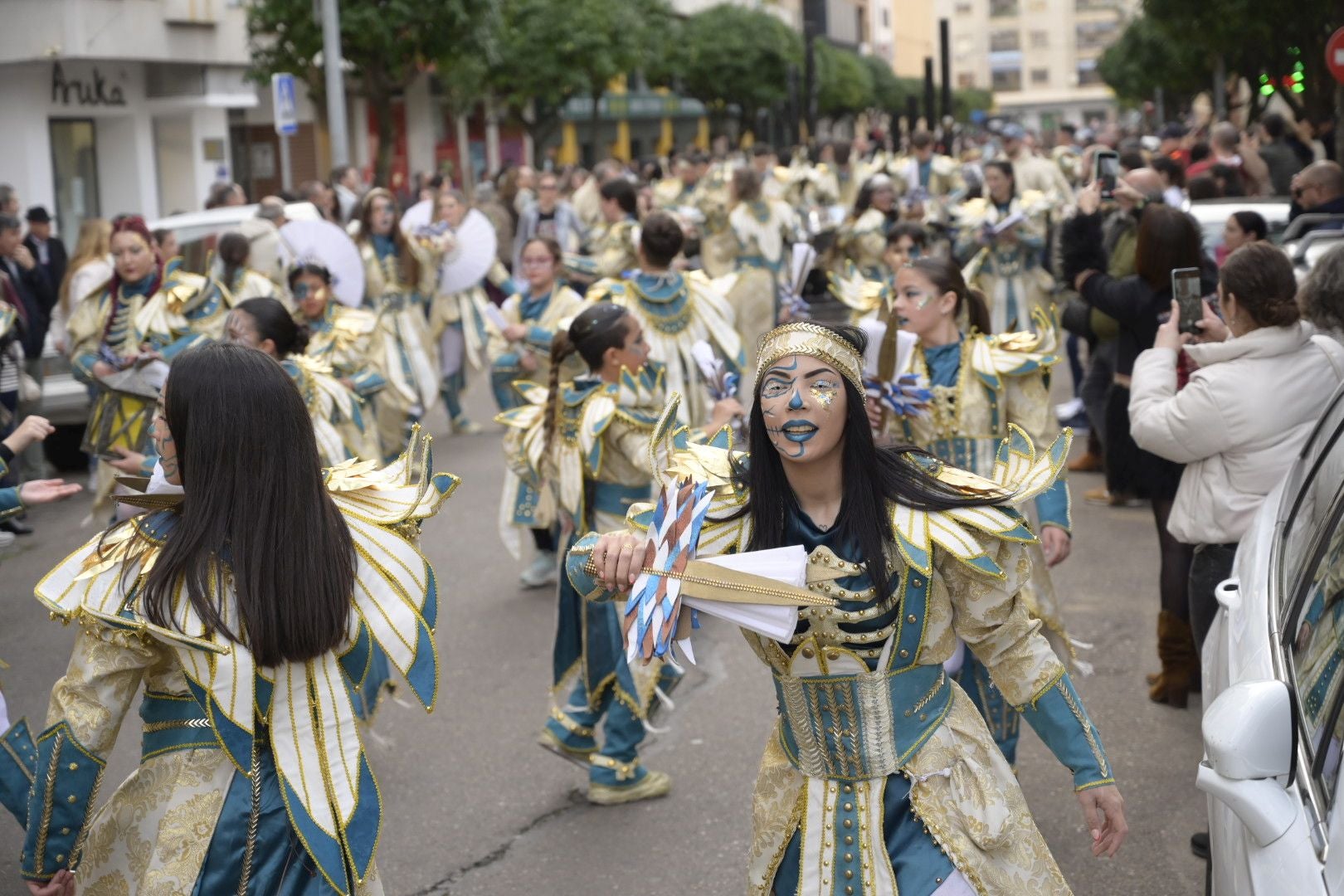 Así ha sido el desfile de comparsas con motivo de Las Candelas de Santa Marina