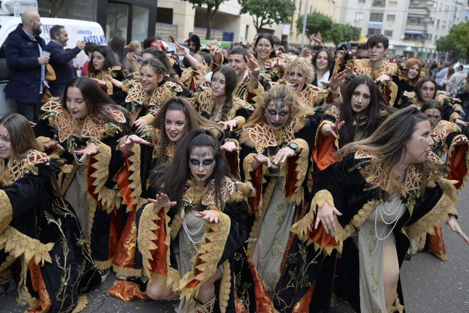 Así ha sido el desfile de comparsas con motivo de Las Candelas de Santa Marina