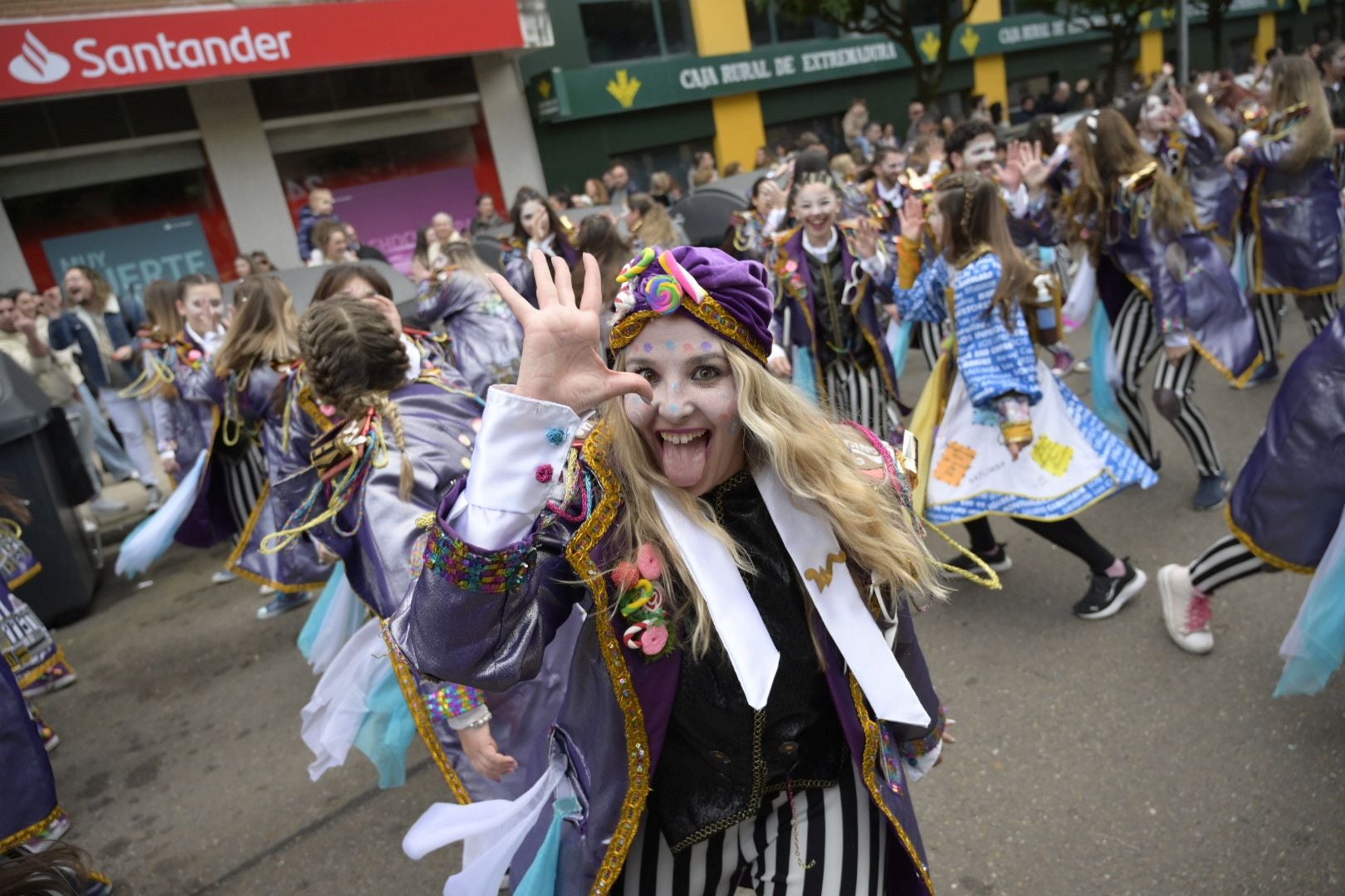 Así ha sido el desfile de comparsas con motivo de Las Candelas de Santa Marina