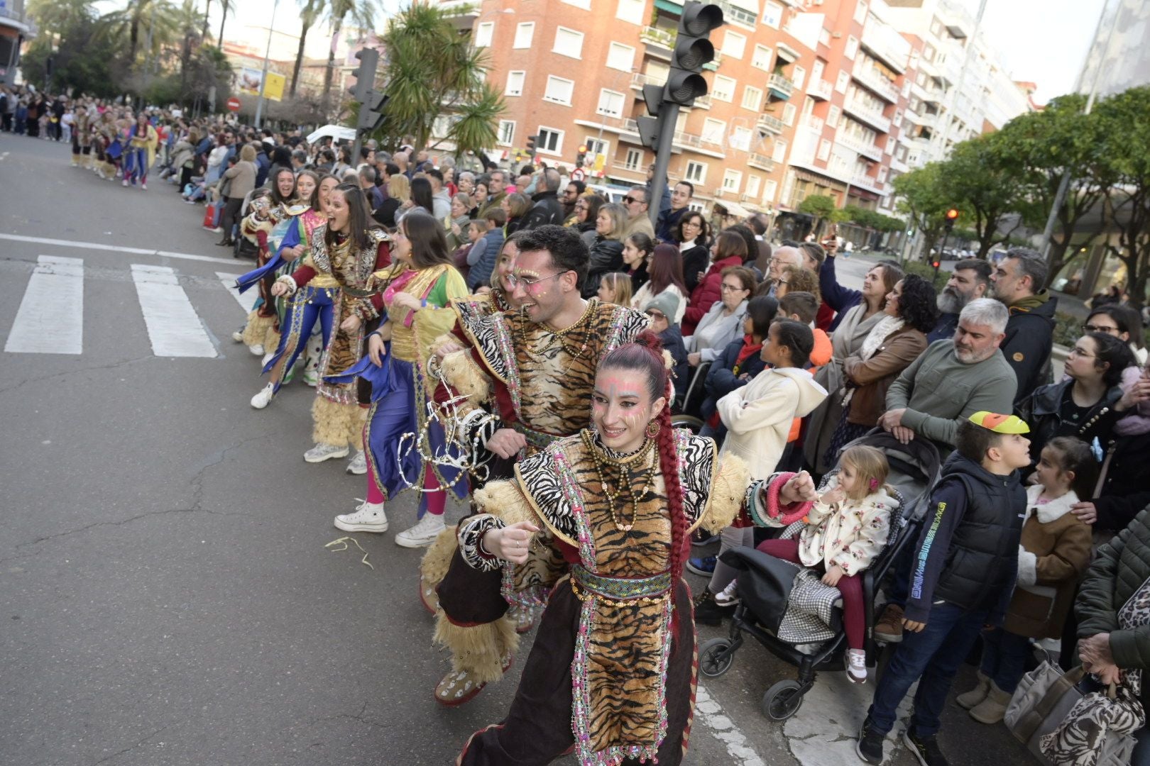 Así ha sido el desfile de comparsas con motivo de Las Candelas de Santa Marina