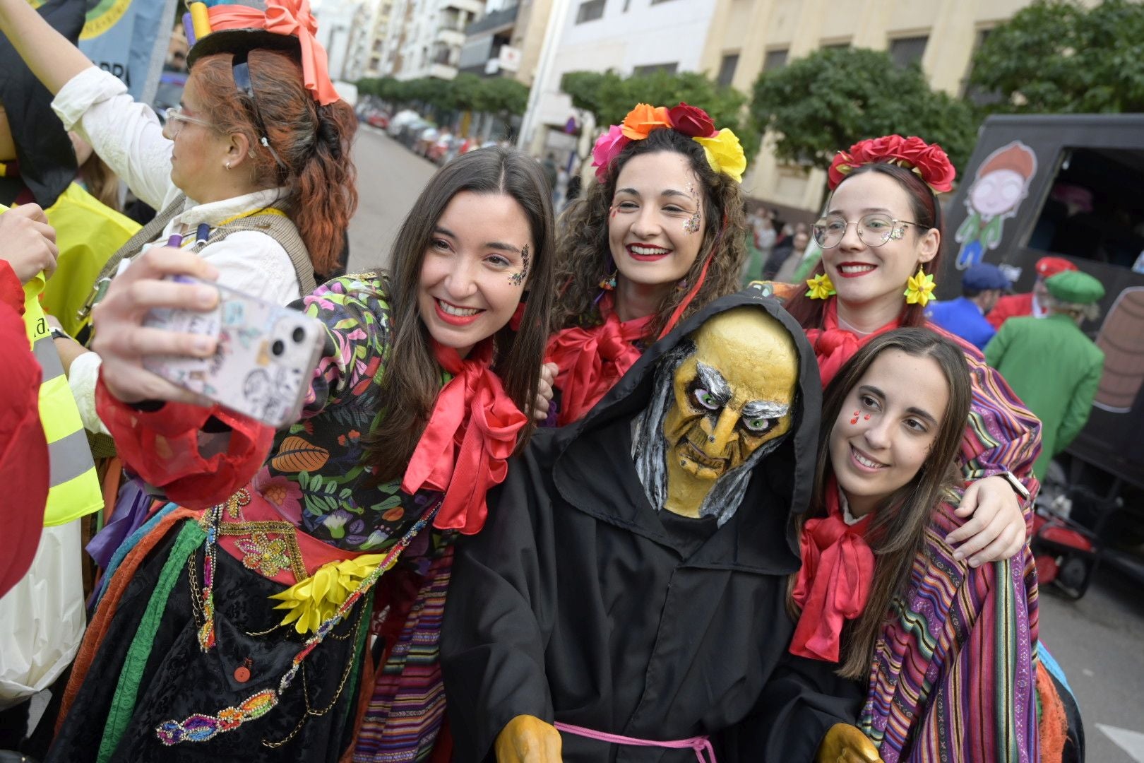 Así ha sido el desfile de comparsas con motivo de Las Candelas de Santa Marina