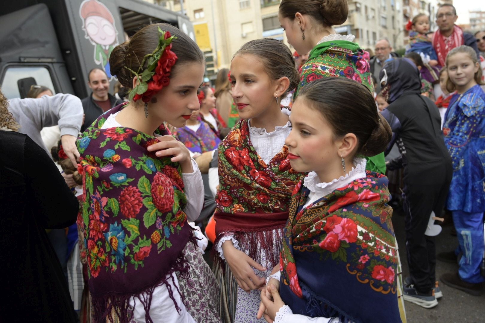 Así ha sido el desfile de comparsas con motivo de Las Candelas de Santa Marina