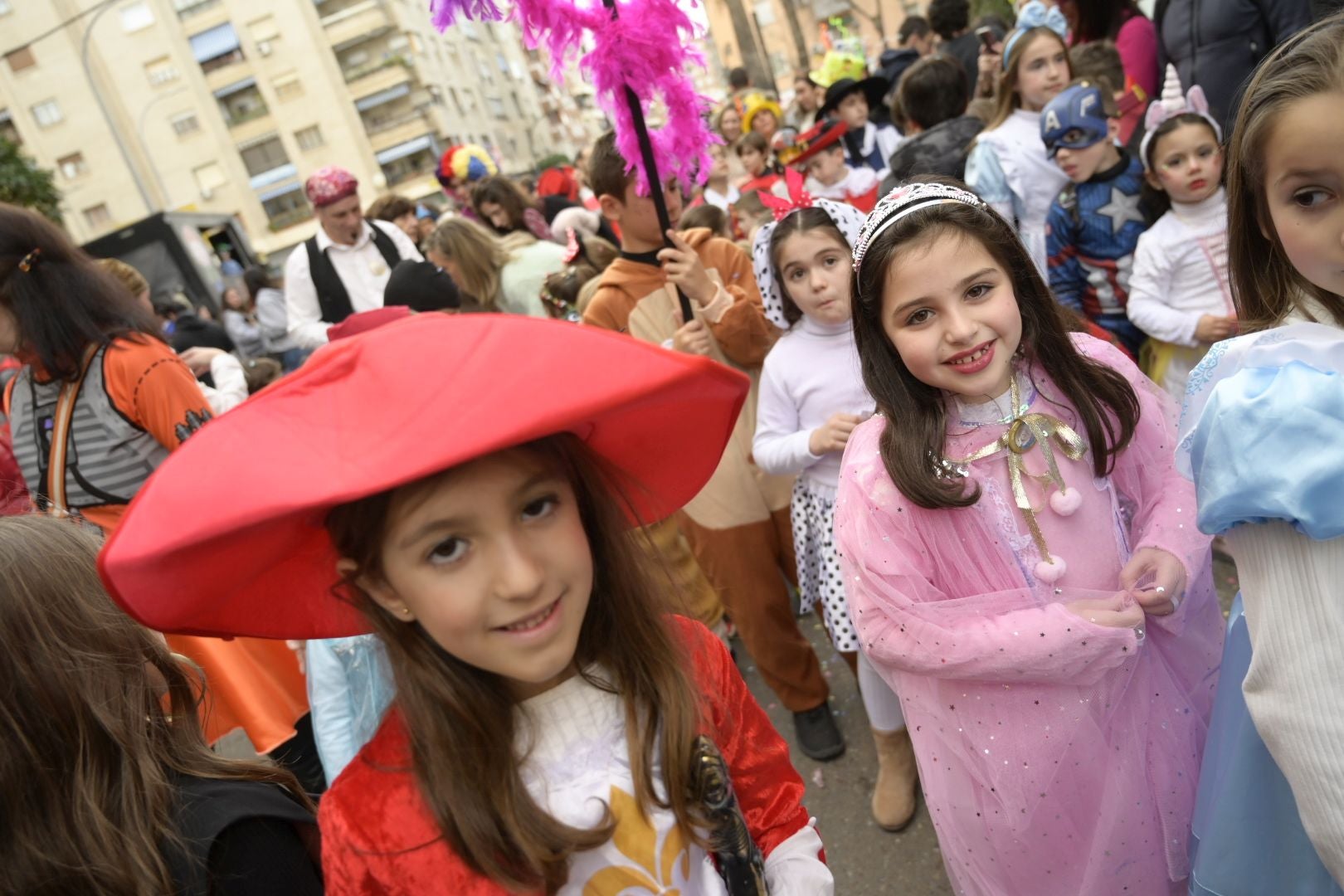 Así ha sido el desfile de comparsas con motivo de Las Candelas de Santa Marina