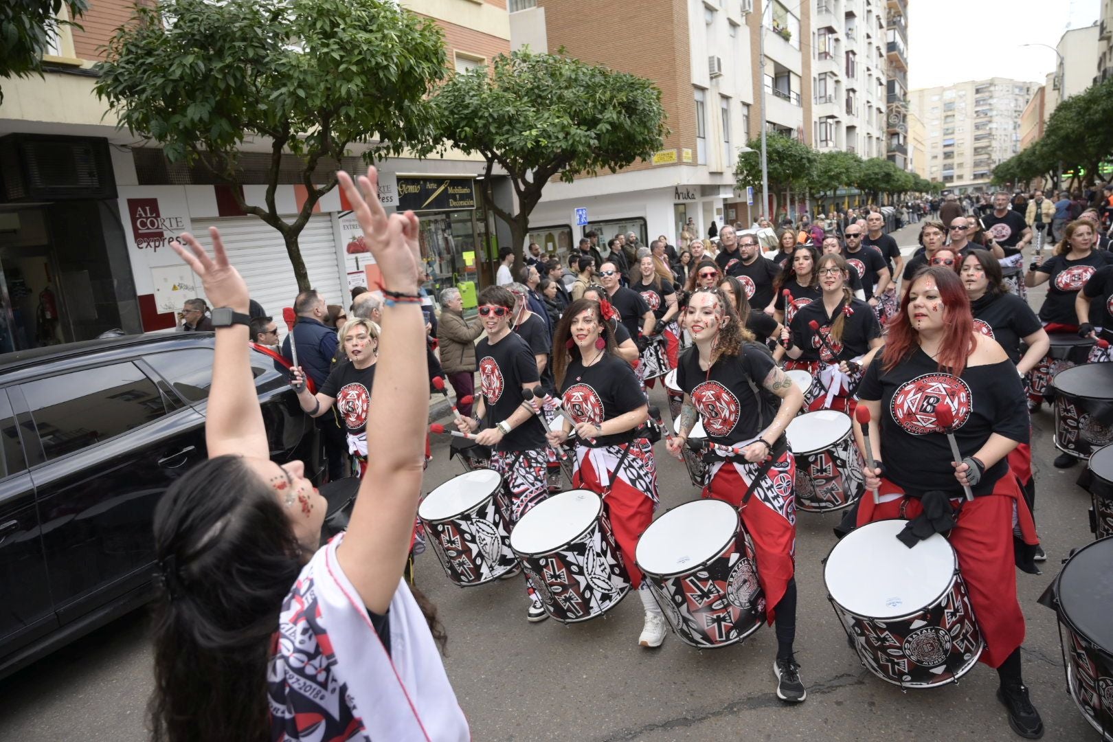 Así ha sido el desfile de comparsas con motivo de Las Candelas de Santa Marina