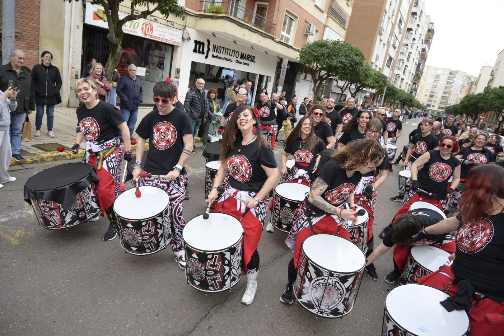 Así ha sido el desfile de comparsas con motivo de Las Candelas de Santa Marina