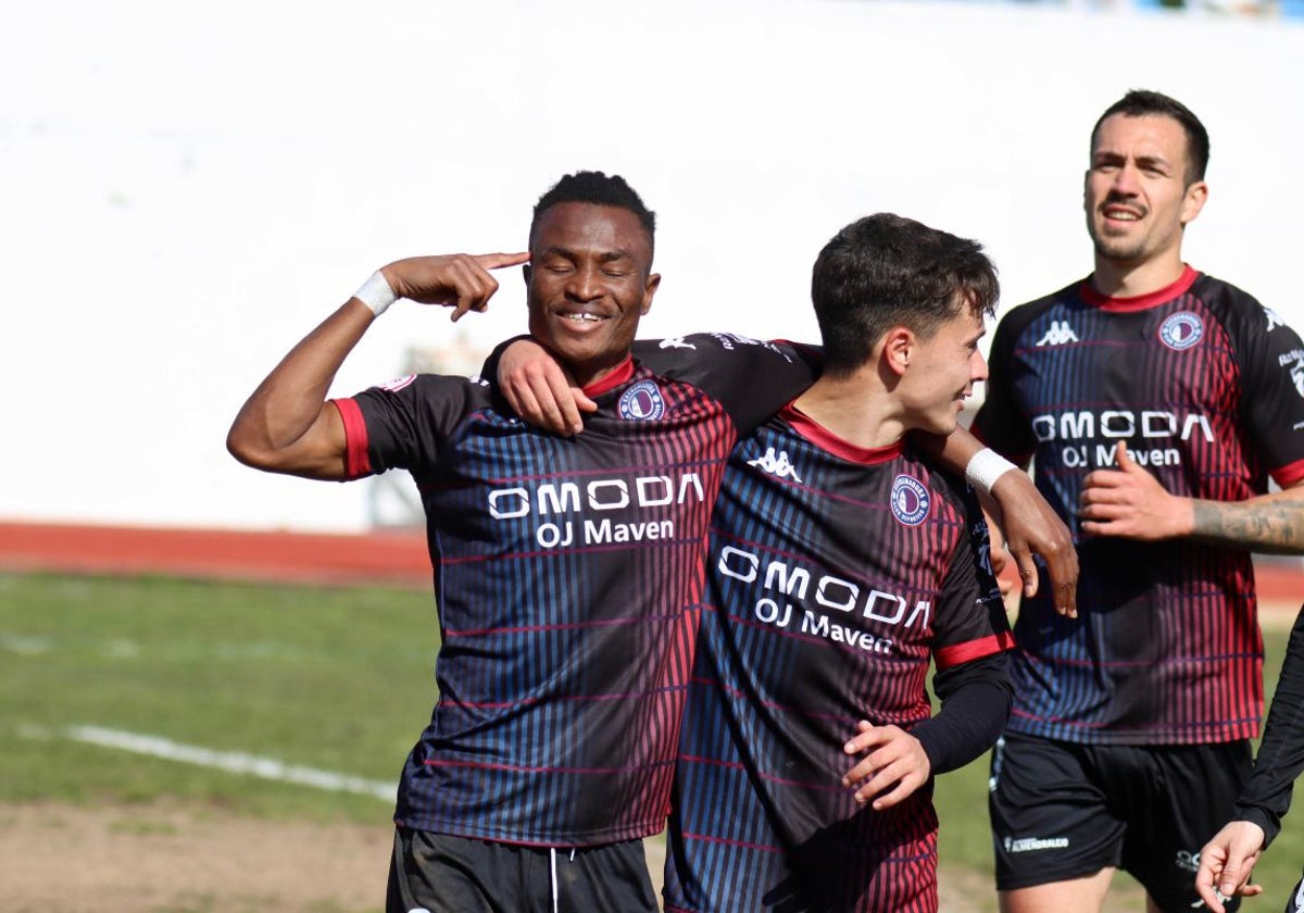 Moha Fuseini celebra su primer gol como jugador del Extremadura.